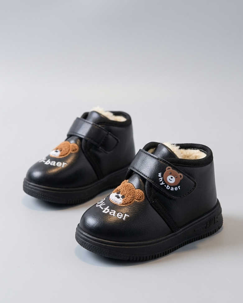 Botas de invierno cálidas con suave pelo y material de cuero impermeable. en España