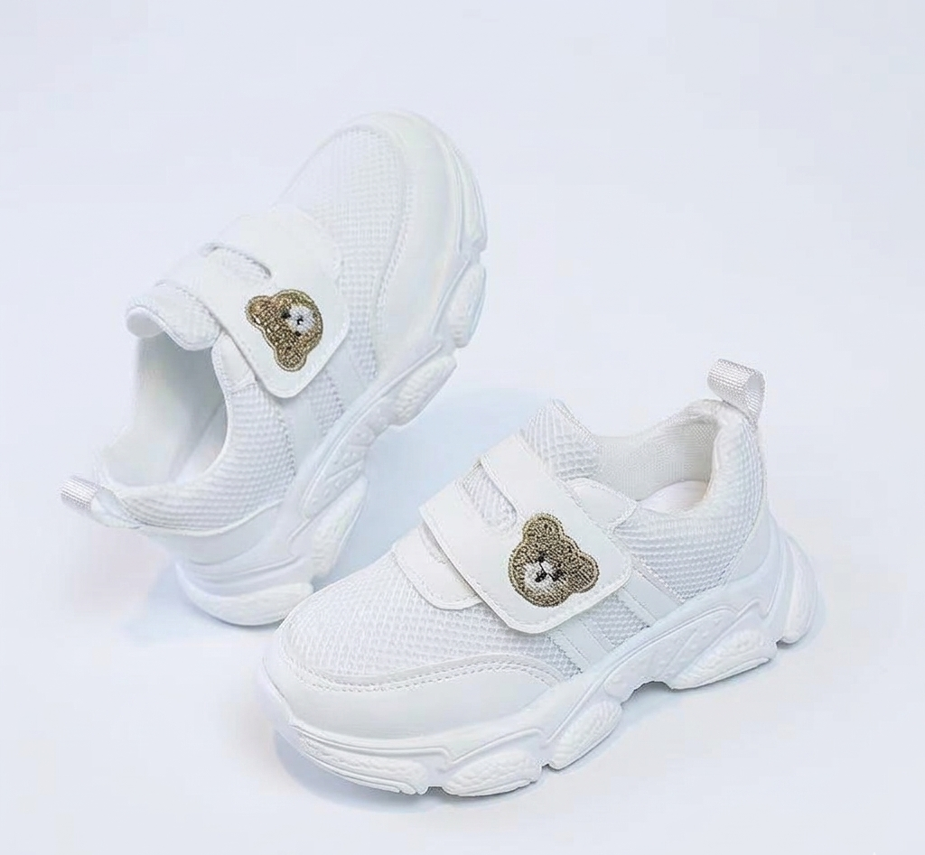Zapato deportivo blanco para niños en España