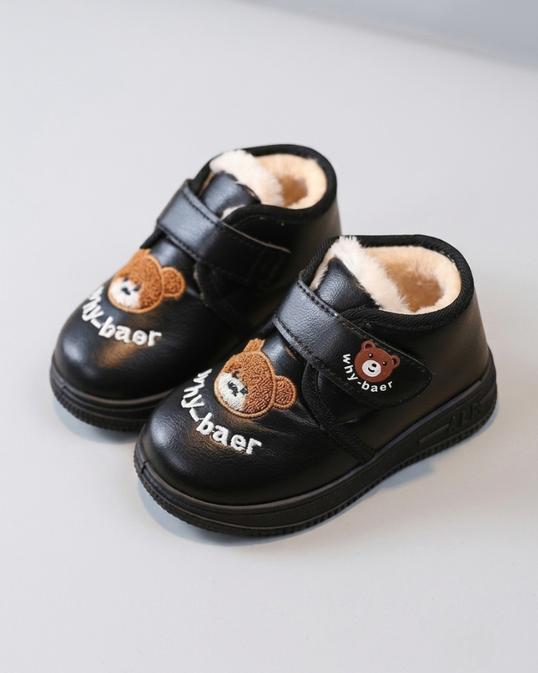 Botas de invierno cálidas con suave pelo y material de cuero impermeable. en España