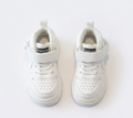 Zapato deportivo con diseño moderno en color blanco en España