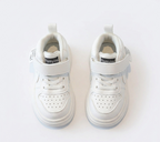 Zapato deportivo con diseño moderno en color blanco en España