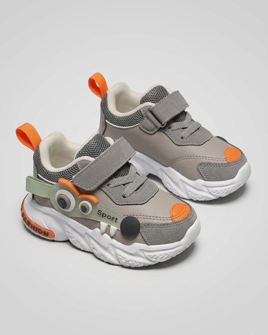 Zapato con diseño deportivo moderno y cartoon con ojos en 3D en España