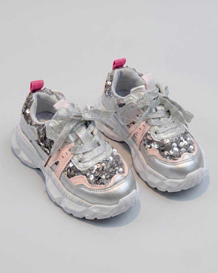 Zapato de invierno moderno para niños en España