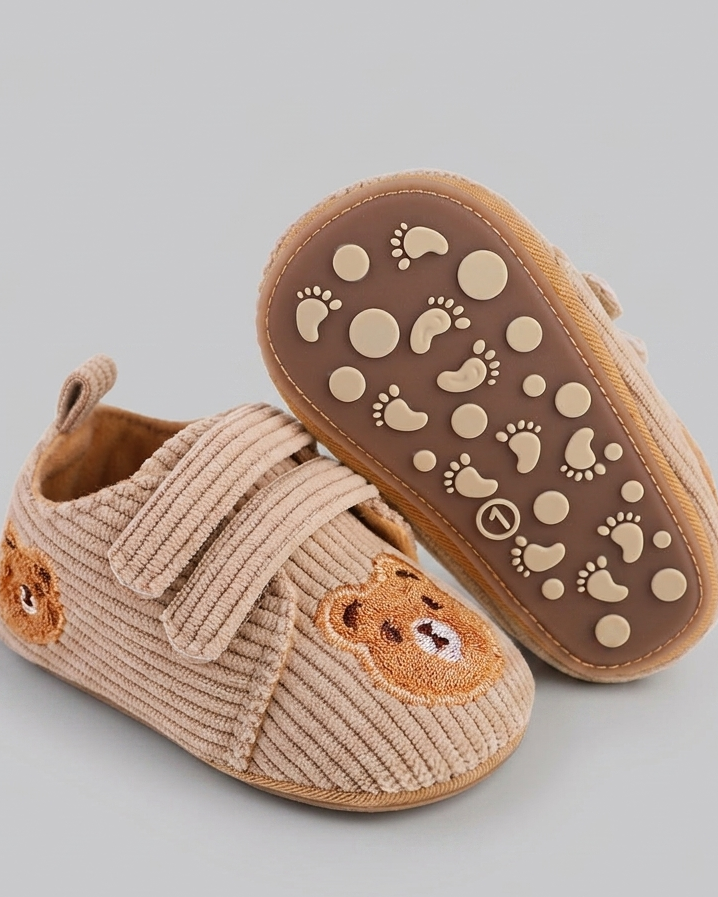 Zapatos bebé recién nacido de tela bordada con osito y cierre de velcro – calzado suave para bebés en España