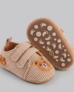 Zapatos bebé recién nacido de tela bordada con osito y cierre de velcro – calzado suave para bebés en España