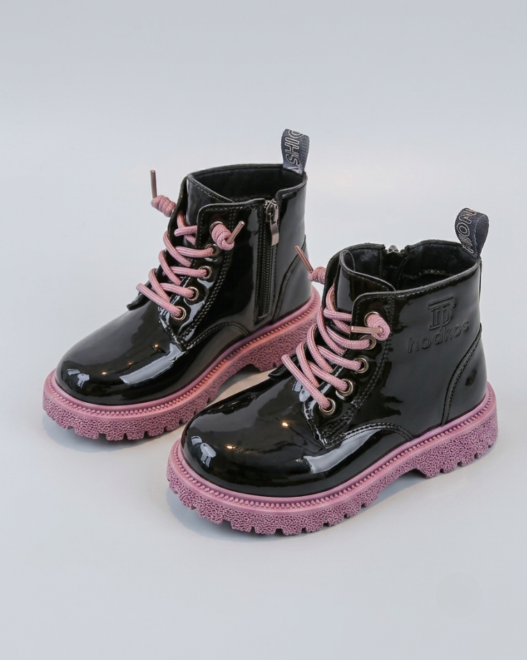Bota de invierno brillante con estilo moderno para niños en España