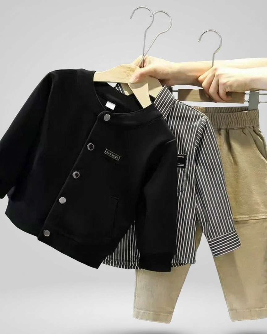 Conjunto niño 3 piezas: chaqueta negra, camiseta de rayas y pantalón beige | ropa niño elegante en España