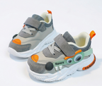 Zapato con diseño deportivo moderno y cartoon con ojos en 3D en España