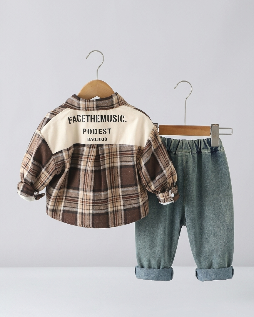 Conjunto niño 3 piezas de ropa niño: camiseta de algodón, camisa de cuadros y pantalón vaquero ancho cómodo en España