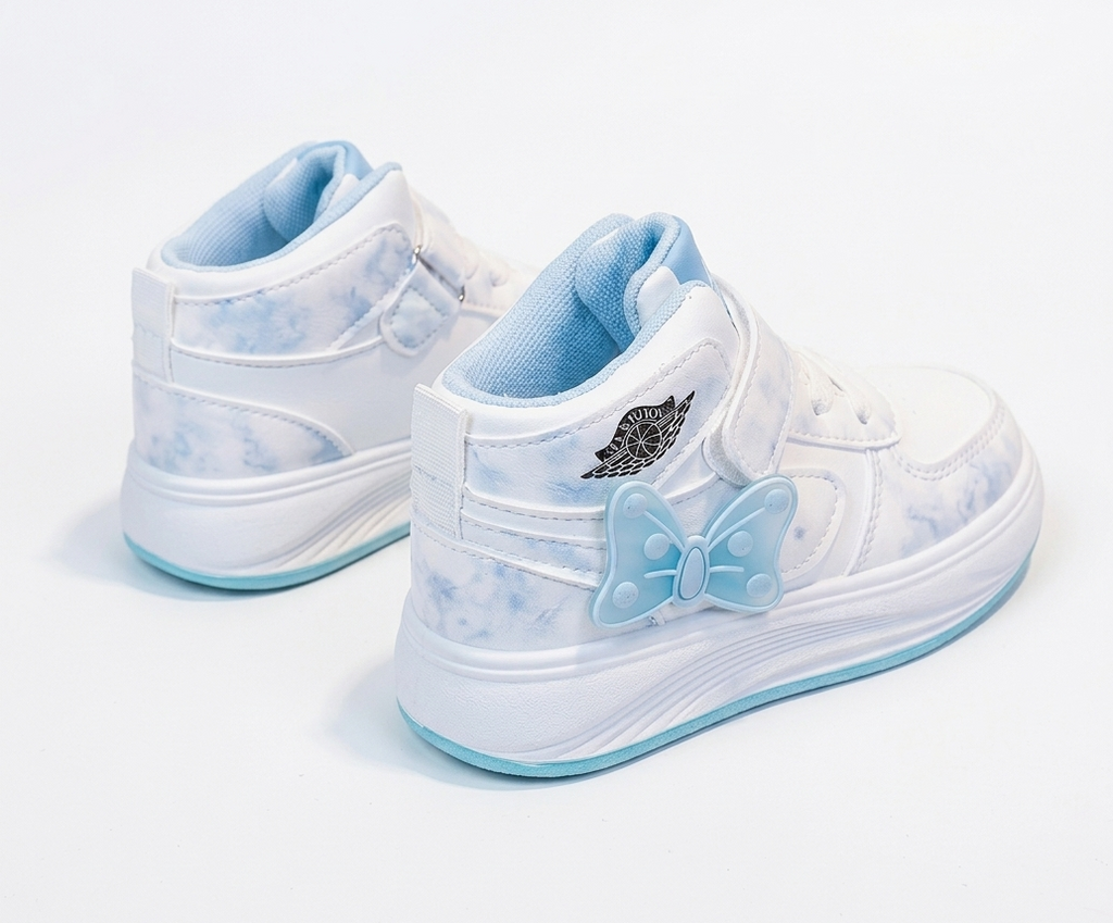 Zapatillas deportivas para niñas con diseño moderno en España