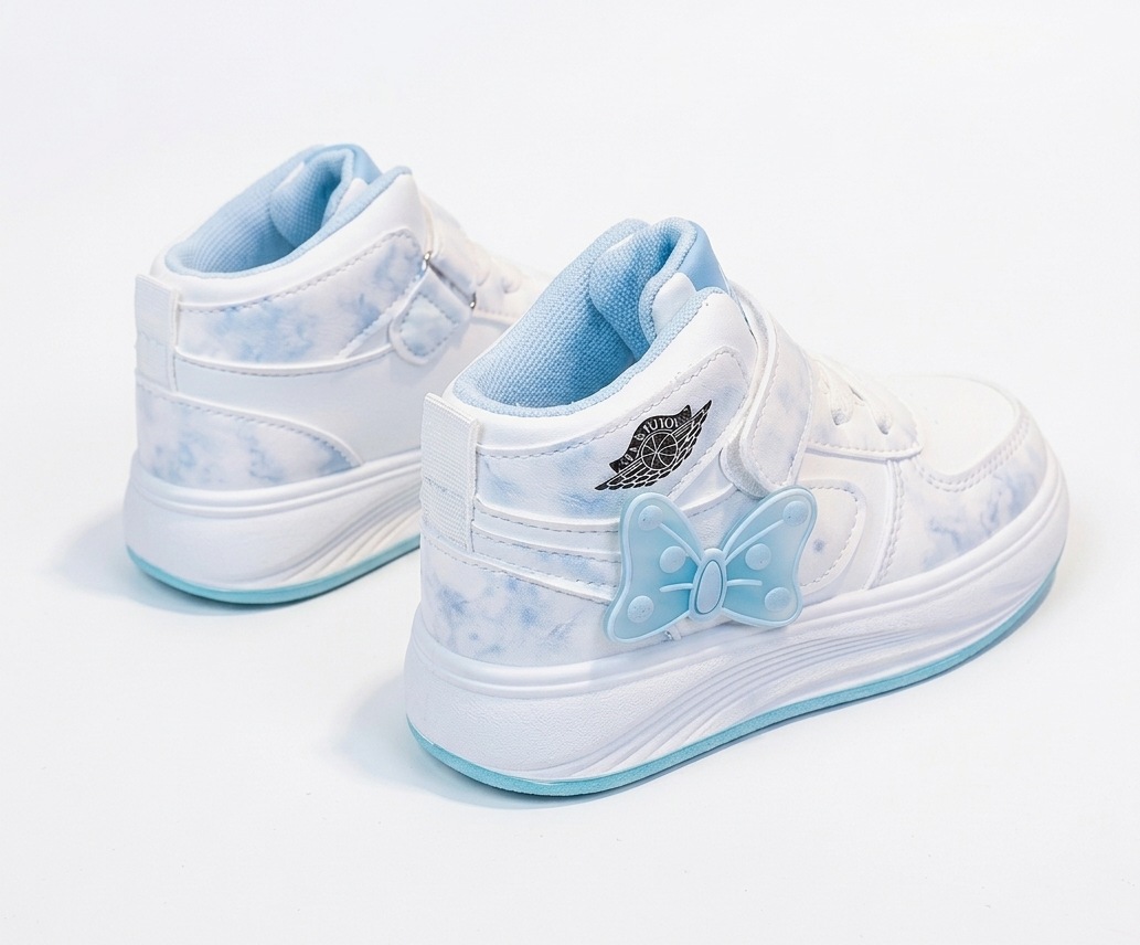 Zapatillas deportivas para niñas con diseño moderno en España
