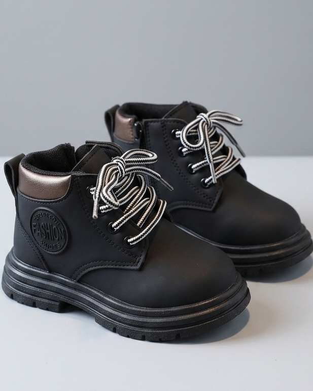 Botas para niños con forro interior cálido y suave y diseño moderno en España