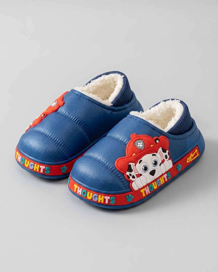 Pantuflas de invierno suaves con forro de piel cálida y diseño de dibujos animados en 3D. en España