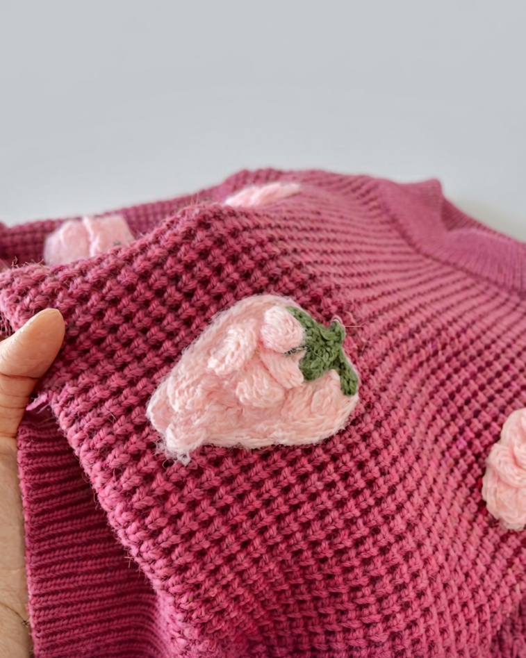 Suéter Infantil de Punto con Fresas 3D Suave, Cálido y Encantador