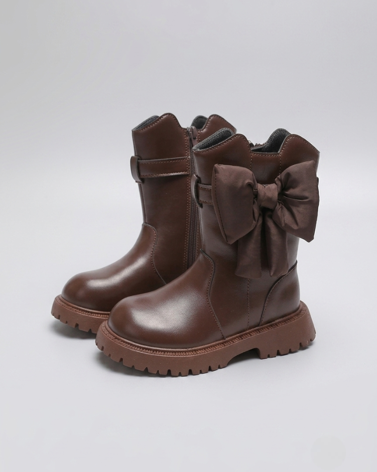 Botas de invierno con diseño clásico y moderno. en España
