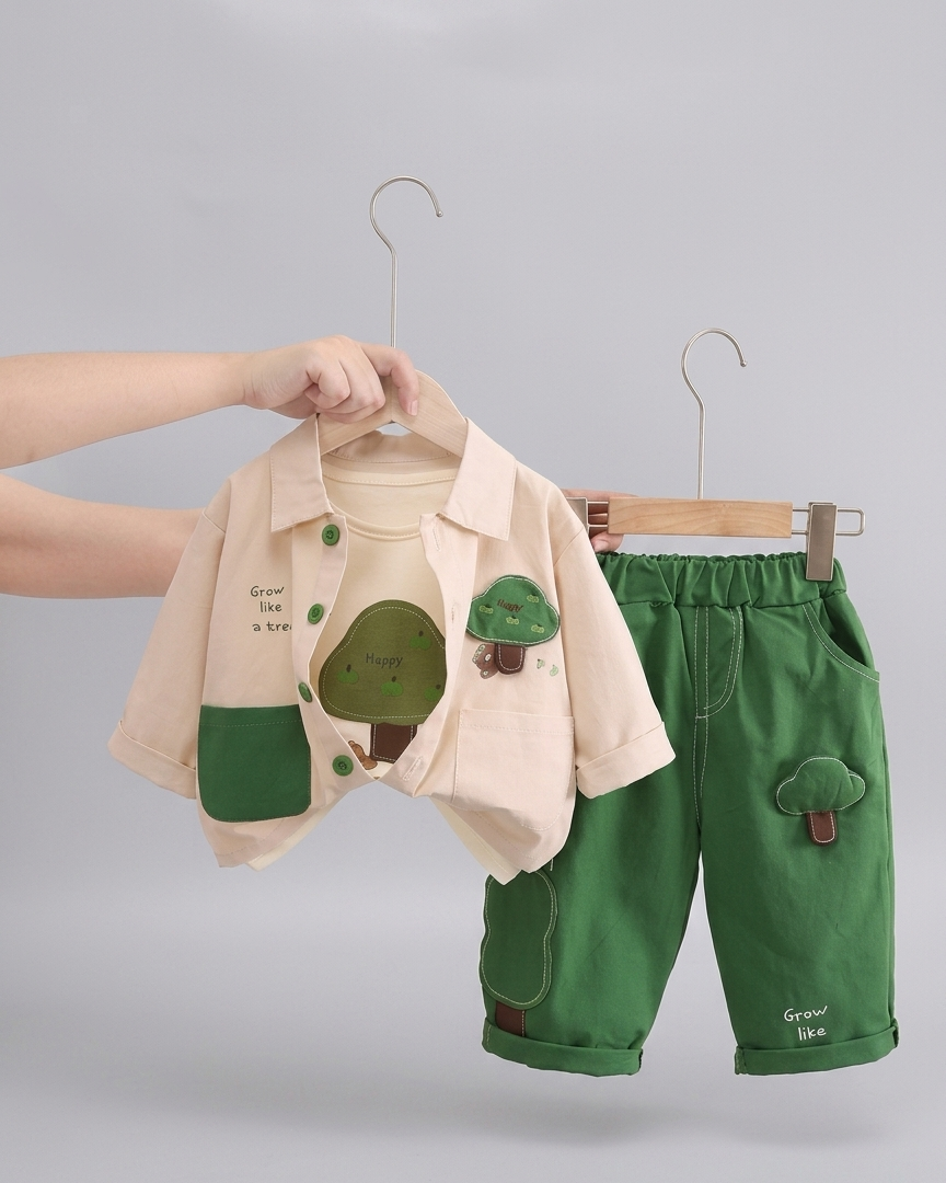 Conjunto niño 3 piezas: camisa de botones, camiseta interior y pantalón verde de algodón en España