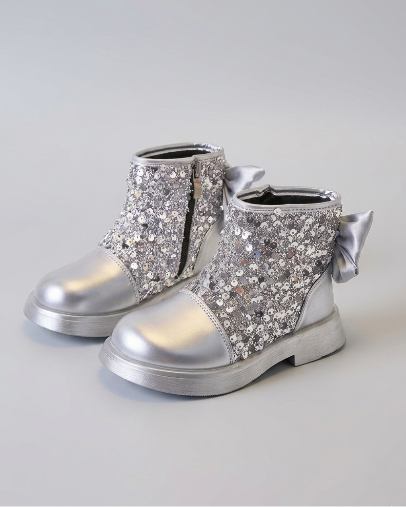 Zapato para niña con diseño brillante y atractivo en España
