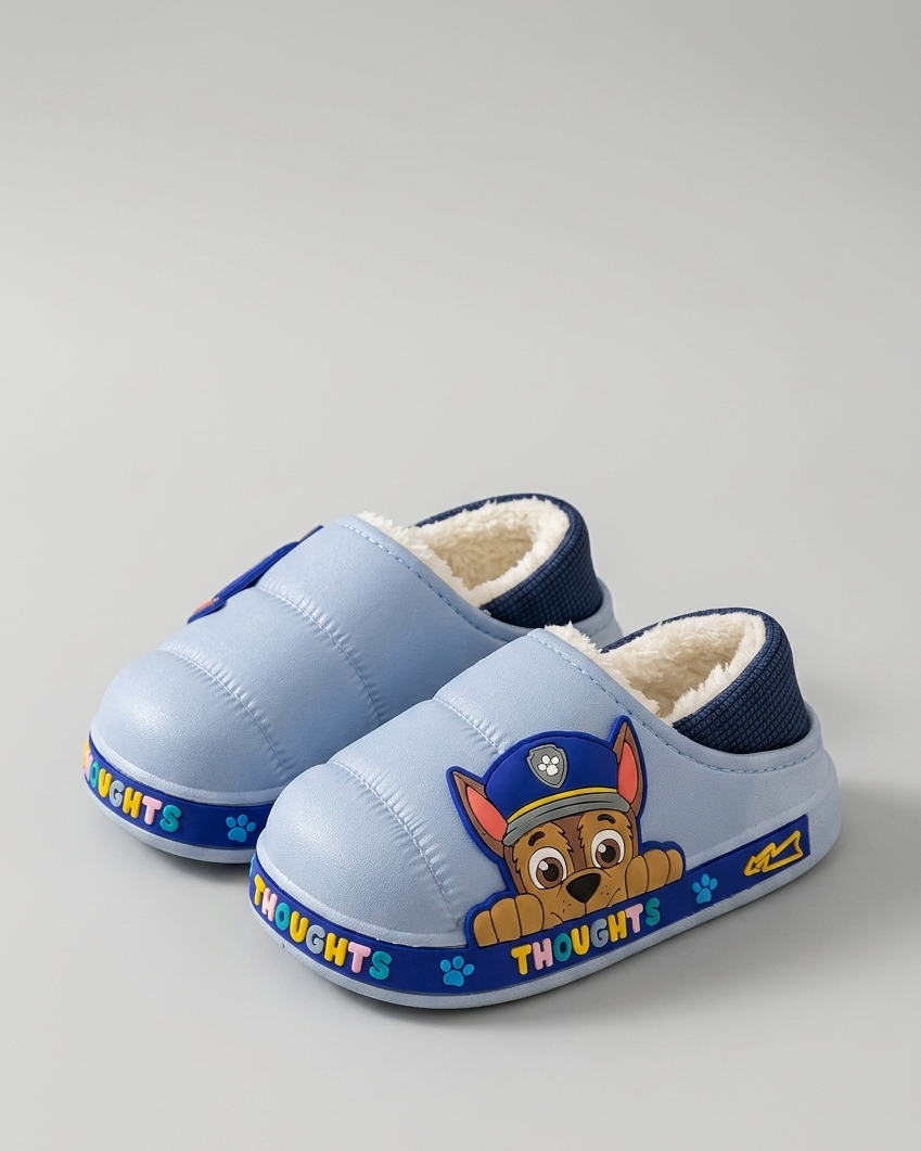 Pantuflas de invierno suaves con forro de piel cálida y diseño de dibujos animados en 3D. en España