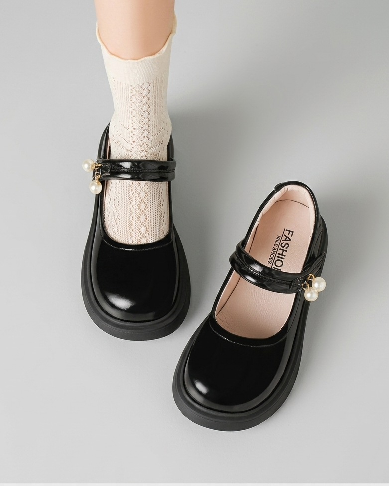 Zapato moderno y elegante para niña con diseño clásico en España
