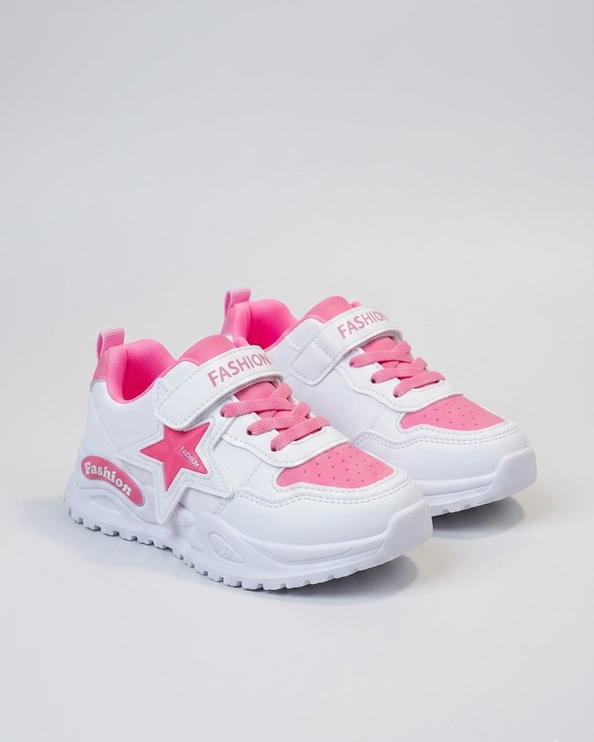 Zapatillas deportivas modernas con diseño de estrella rosa en relieve en España