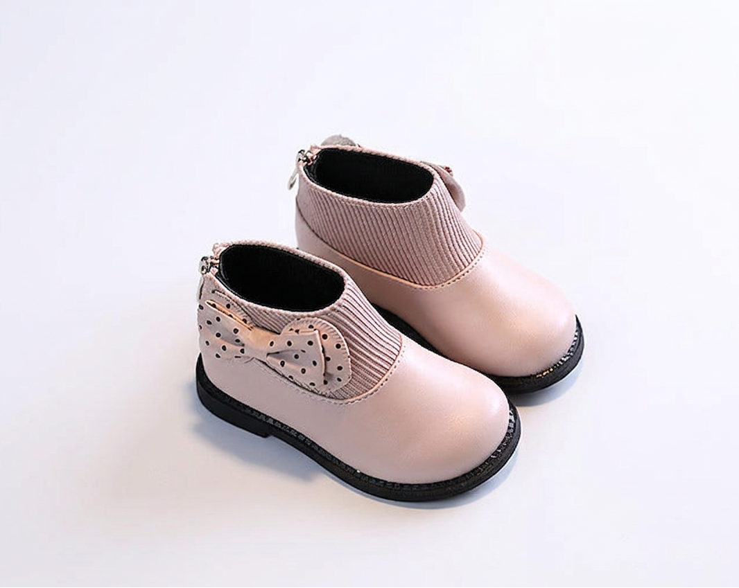 Zapato elegante para niñas con diseño moderno y lazo lateral con lunares en España