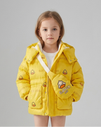Chaqueta infantil de invierno con capucha y estampado de patitos   acolchada  con bolsita a juego en España