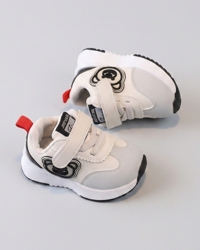 Zapato deportivo con diseño atractivo y dibujo de oso en España