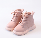 Bota de invierno cálida y rosa, ideal para el invierno en España