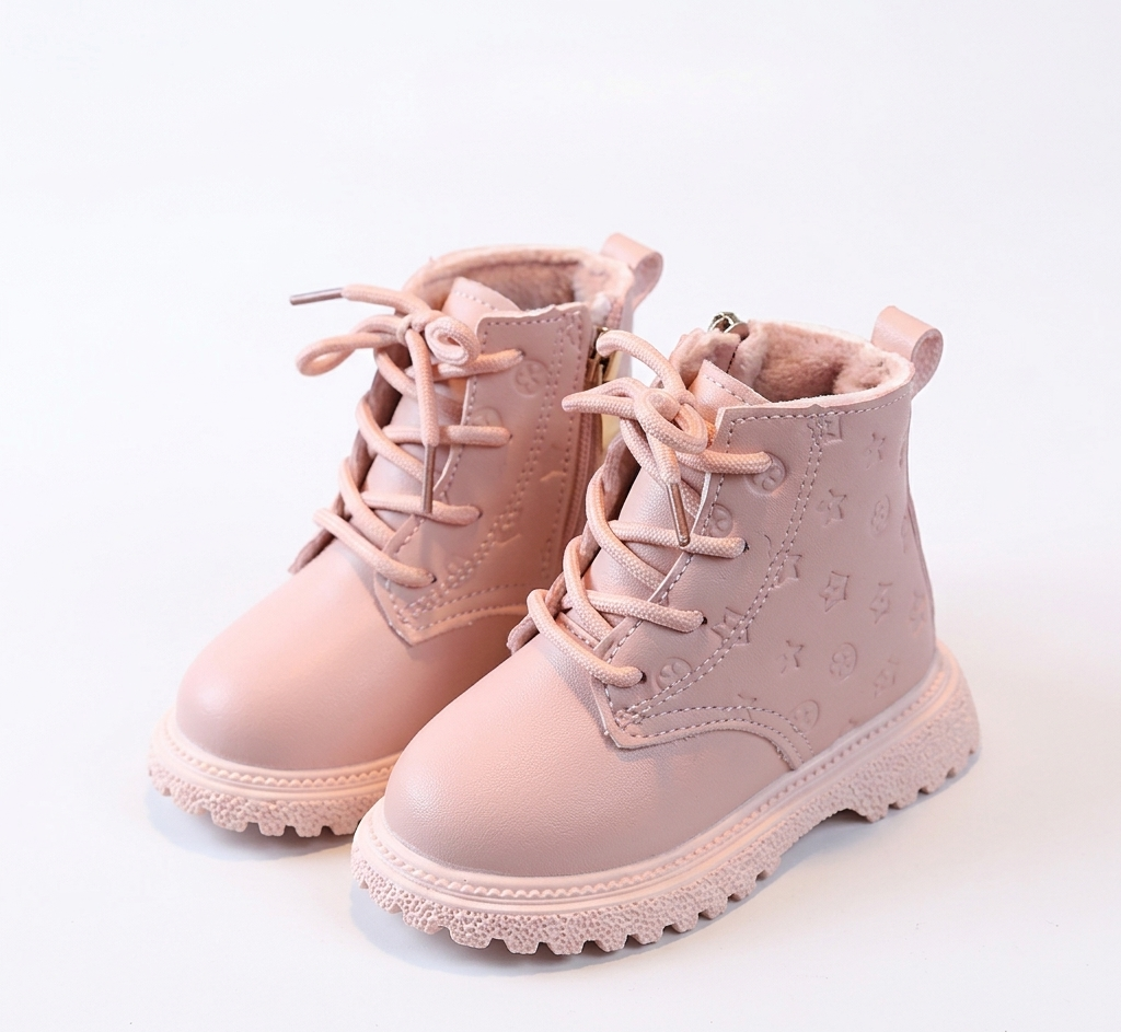 Bota de invierno cálida y rosa, ideal para el invierno en España