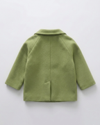 Abrigo de invierno infantil clásico elegante para niño y niña vista frontal