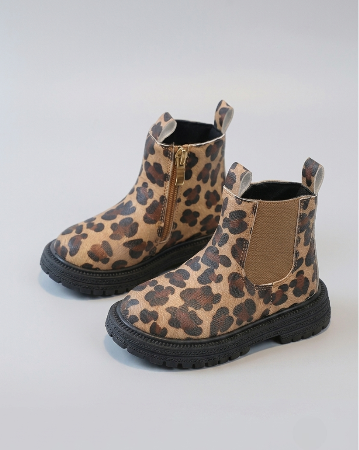 Zapato de invierno con estampado de piel de leopardo en España