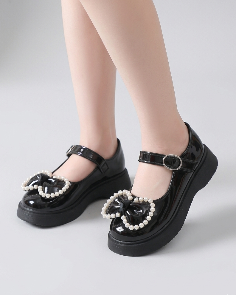 Zapato para niña con diseño de moño adornado con perlas en España