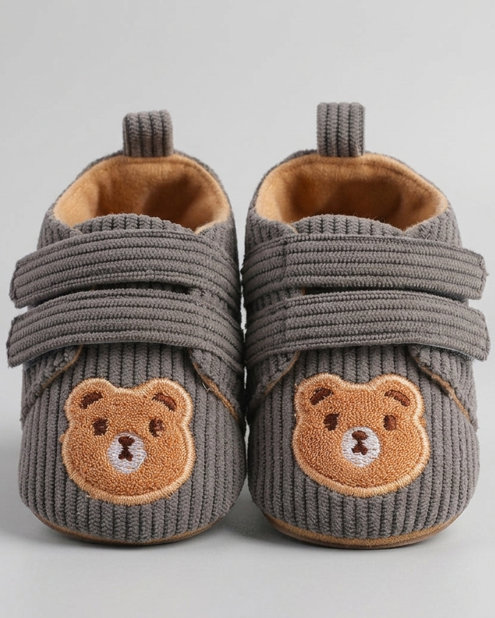Zapatos bebé recién nacido de tela bordada con osito y cierre de velcro – calzado suave para bebés en España