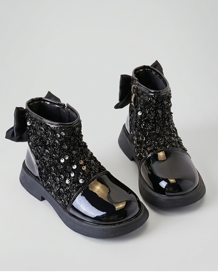 Zapato para niña con diseño brillante y atractivo en España