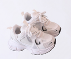 Zapatillas deportivas para niños con diseño moderno en España