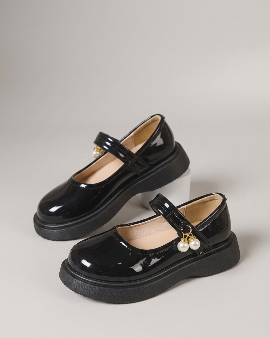 Zapato moderno y elegante para niña con diseño clásico en España