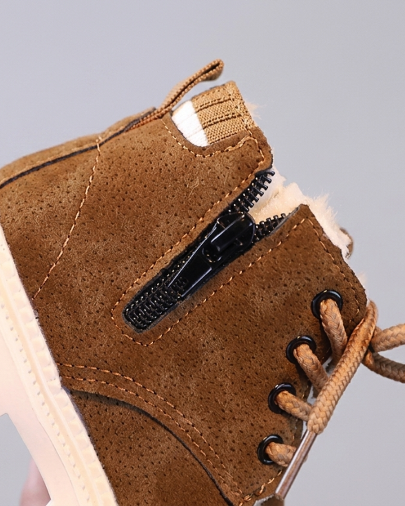Zapatos de invierno cálidos para niños en España