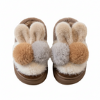Pantuflas de invierno cálidas para niños con peluche suave y bolas de colores en España