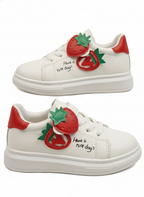 Zapato con diseño de fresa para niños en España