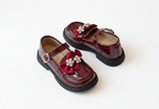 Zapato elegante para niñas con lazo adornado y colores brillantes vista lateral