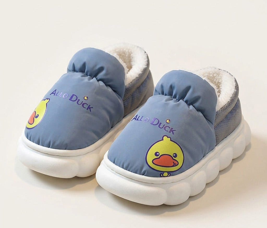 Botas de invierno con forro de piel cálida y diseño de dibujos animados vista lateral