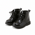 Botas de invierno con diseño de charol estilo moderno y un toque clásico y elegante vista completa