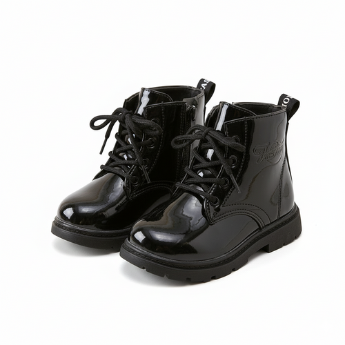 Botas de invierno con diseño de charol estilo moderno y un toque clásico y elegante vista completa