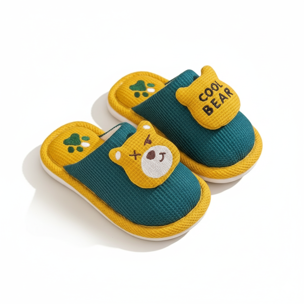 Pantuflas de algodón suave con forro cálido y diseño de dibujos animados vista lateral