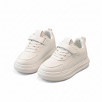 Zapatillas deportivas blancas con diseño moderno en España