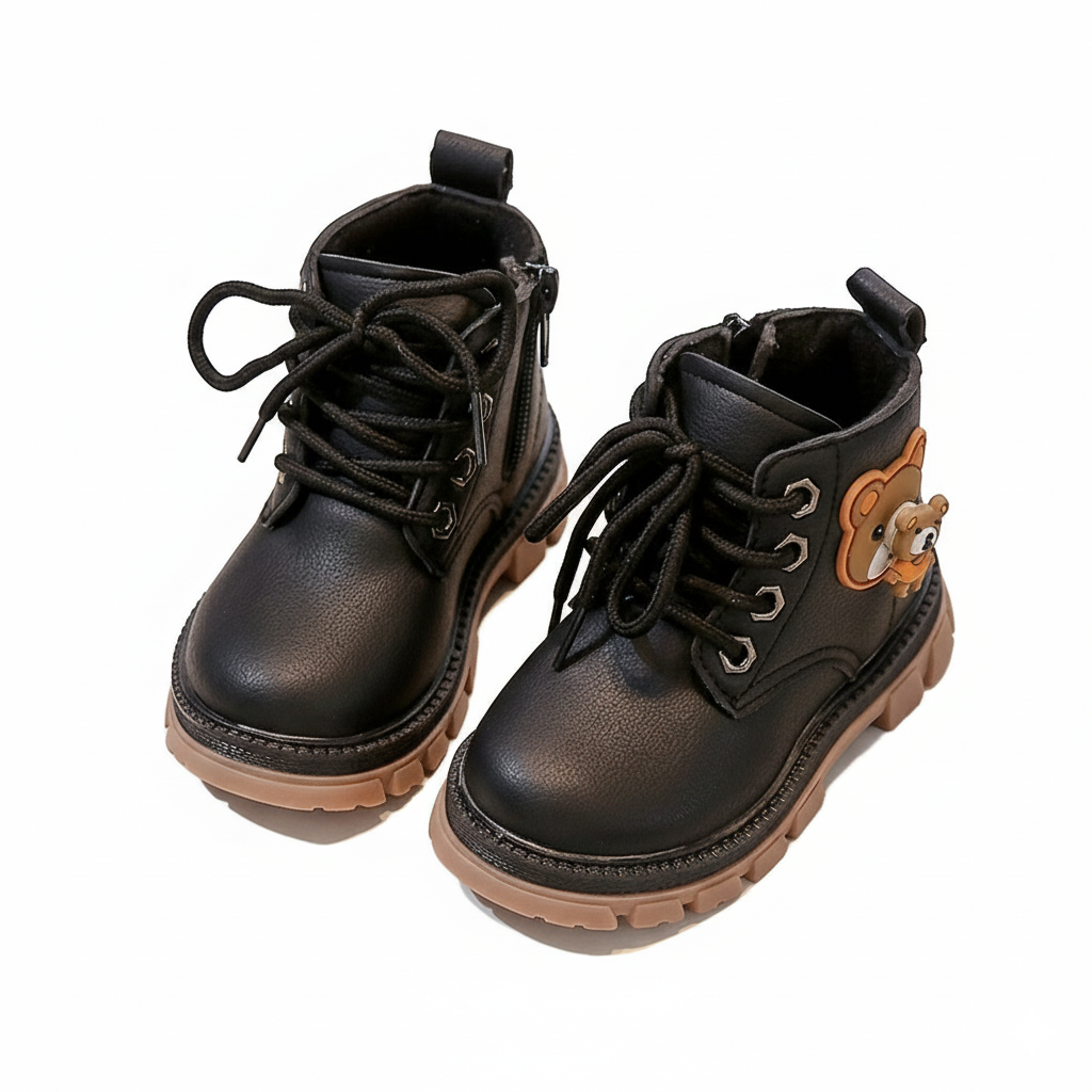 Bota de invierno de diseño moderno con dibujo lateral de osito en España