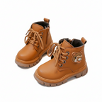 Bota de invierno de diseño moderno con dibujo lateral de osito en España