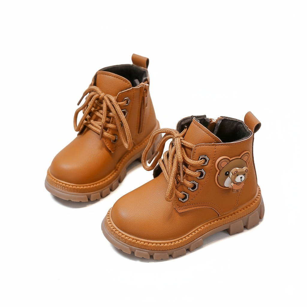 Bota de invierno de diseño moderno con dibujo lateral de osito en España