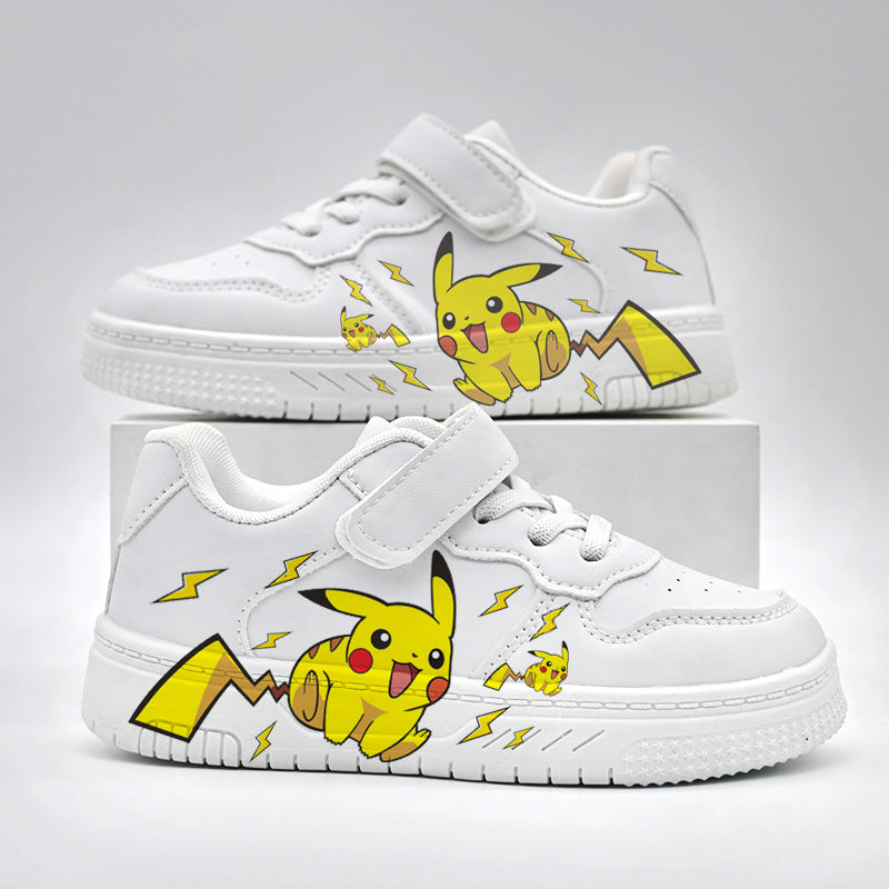 Zapato infantil blanco con diseño de dibujos animados. en España