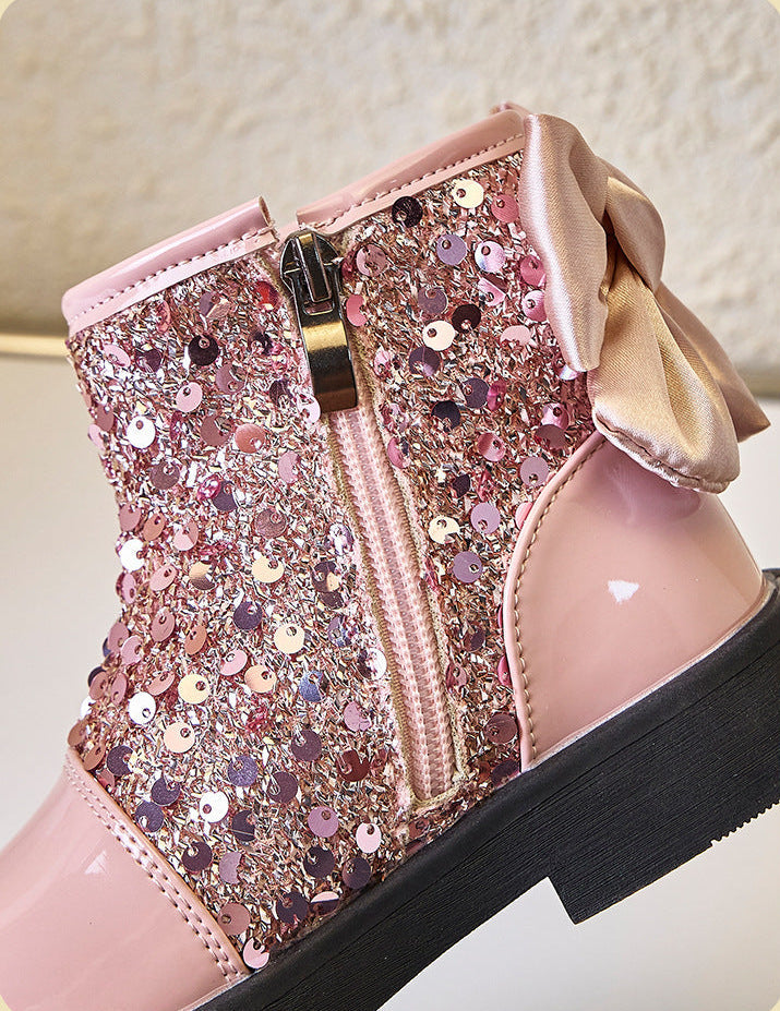Zapato para niña con diseño brillante y atractivo en España